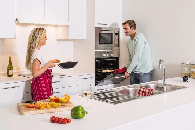 Ook kookluchtjes kunnen een muffe geur achter laten in je woning.