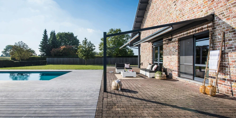 Retractable fabric roof