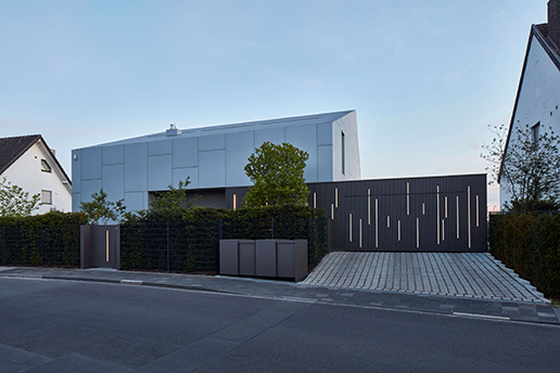 Ein Haus Mit Zwei Gesichtern In Düsseldorf