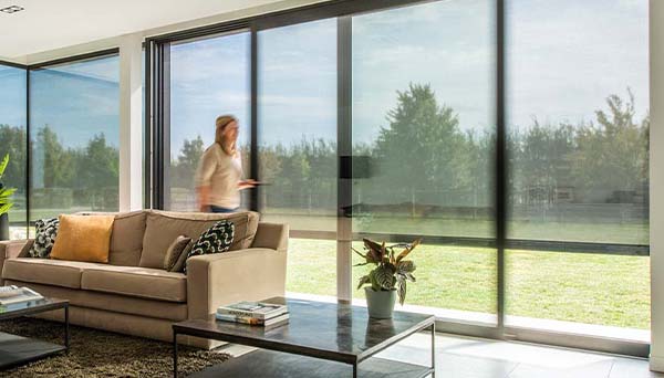 Fully automatic outdoor blinds for extra convenience