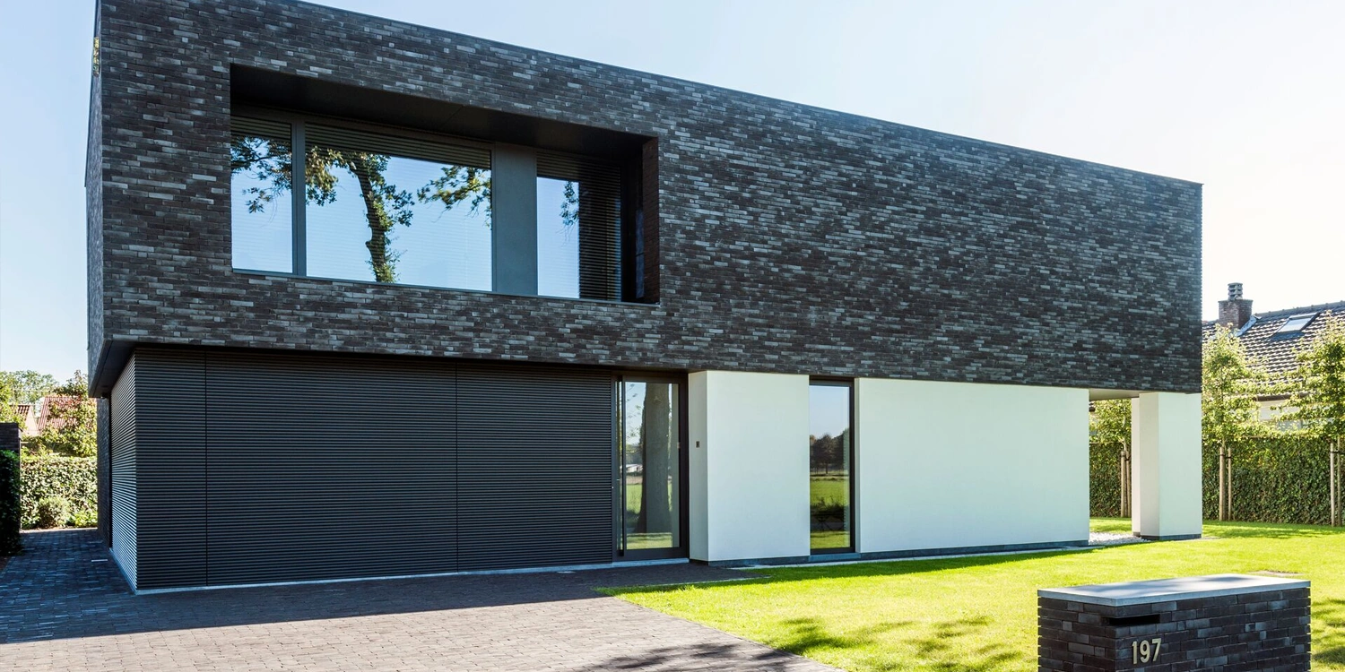 Poorten en deuren naadloos geïntegreerd in je gevel
