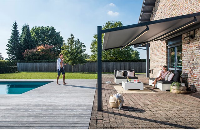 A custom patio cover thanks to a modular system