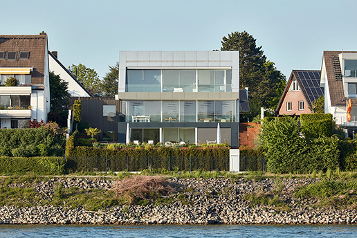 Ein Haus Mit Zwei Gesichtern In Düsseldorf