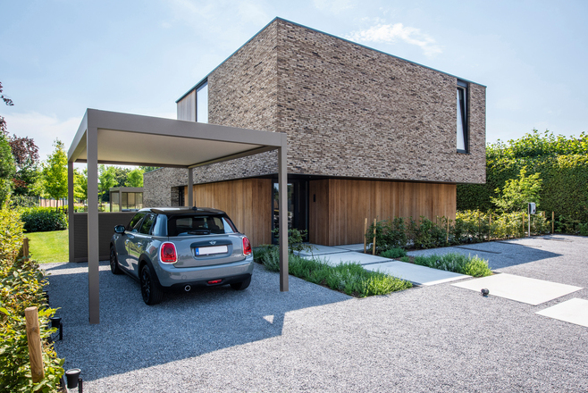 De prijs van een carport wordt bepaald door het type carport. Ga je voor een model in aanbouw of een vrijstaande carport? 