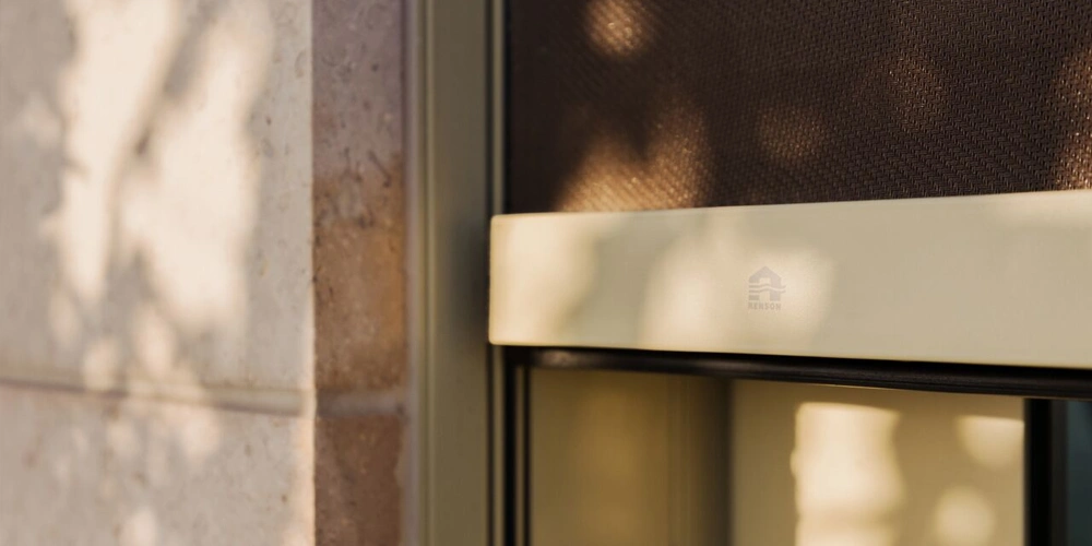 Minimalist bottom rail