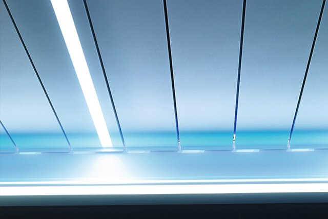 Iluminación LED en las rejillas del techo