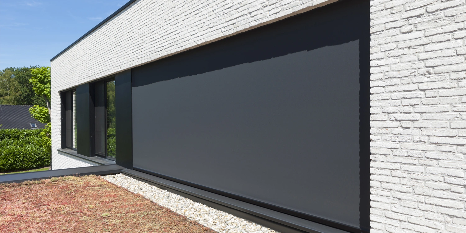 Eleganter Sonnenschutz für große Flächen