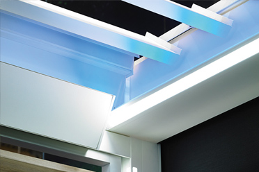Iluminación LED en el marco del techo