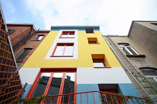 Colourful, stacked terraced house with plenty of light and garden views